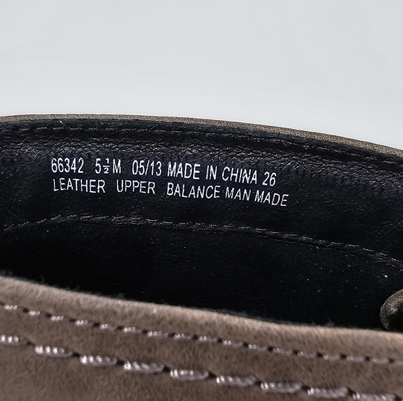 Clarks Artisan Gray Taupe Leather Alpine Lace Up Ankle Booties Womens Size 5.5 - Picture 8 of 11